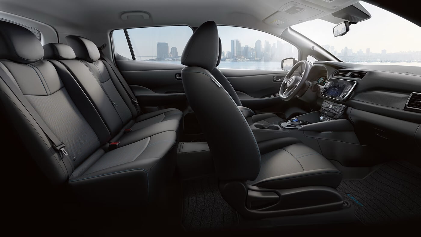 Habitacle entier de la Nissan Leaf 2025.