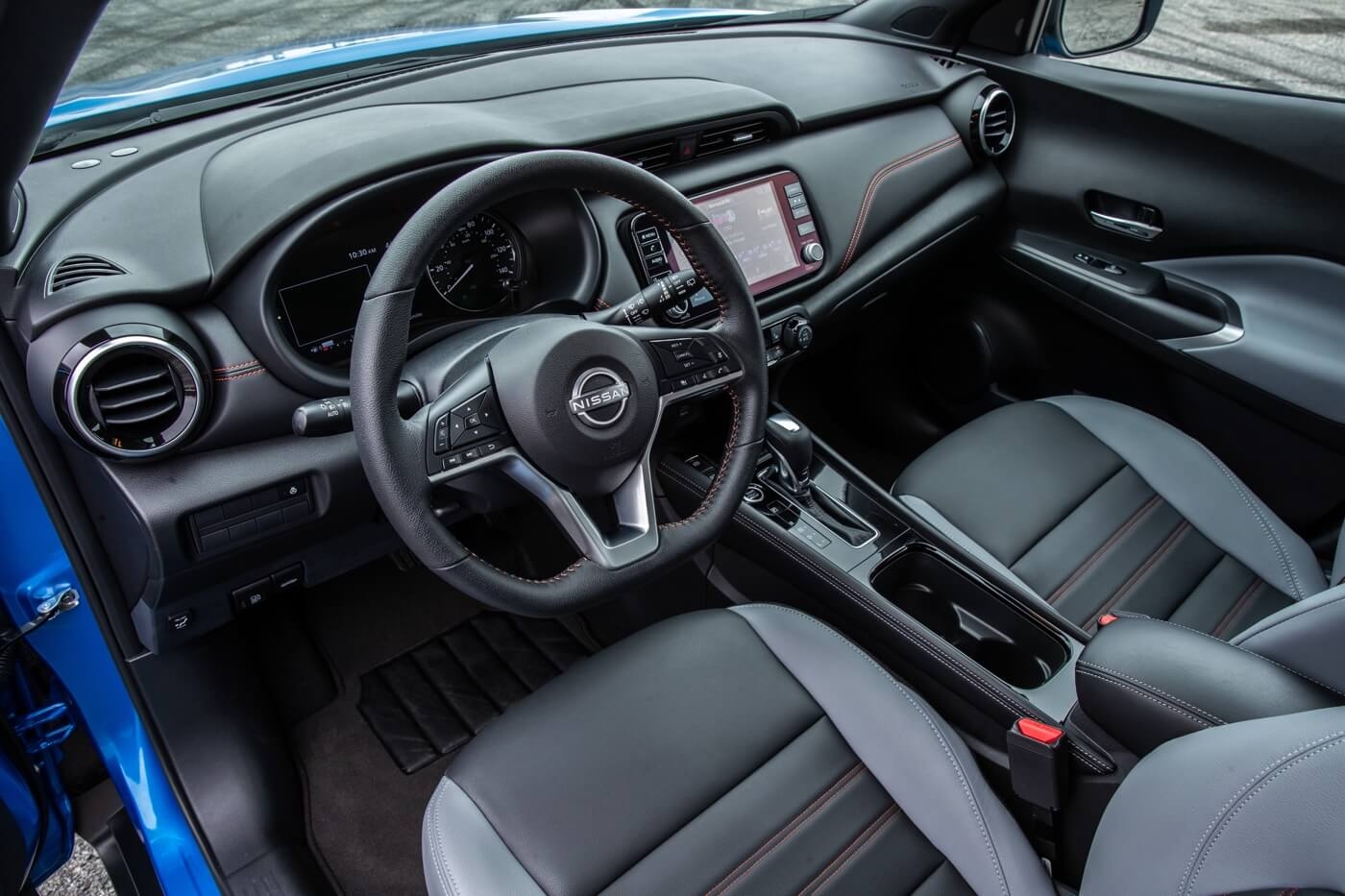 Technologies avancées à bord du Nissan Kicks 2025.