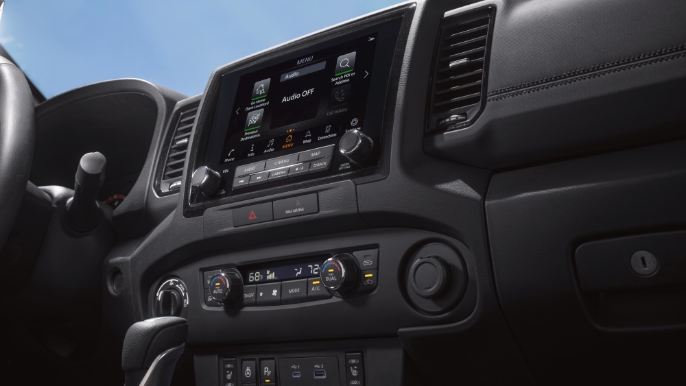 Vue intérieur du Nissan Frontier 2025 et de son tableau de bord